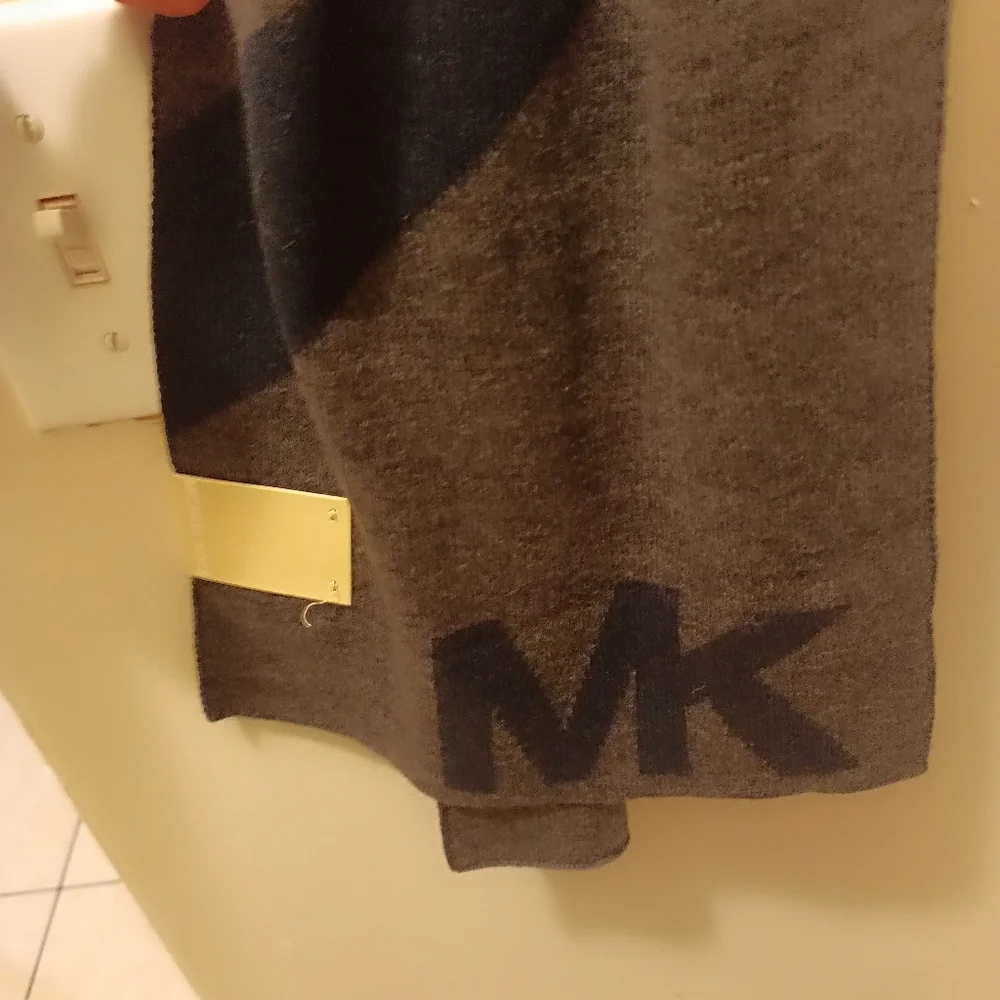 Michael Kors women's gray and navy blue winter stylish scarf